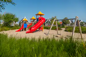 EuroParcs Poort van Amsterdam - Kinderspielplatz mit Klettergerüst und Schaukeln