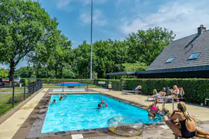 EuroParcs Reestervallei - Freibad auf dem Campingplatz