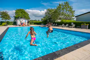 EuroParcs Woudhoeve - Pool im Freien auf dem Campingplatz