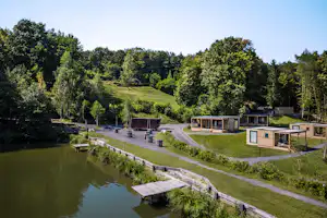 Falkensteiner Camping Lake Blaguš - Blick auf die Mobilheime am See