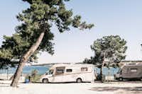 Falkensteiner Premium Camping Zadar - Stellplätze mit Blick auf das Wasser