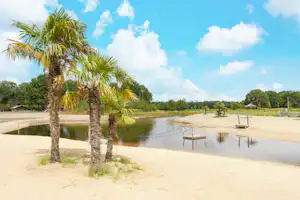Capfun De Belten Familiecamping De Belten - Badelagune mit Sandstrand auf dem Campingplatz