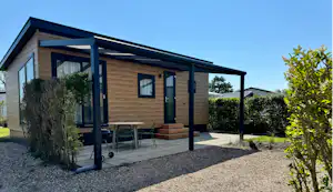 Familiecamping De Molenhoek - Mobilheim mit Terrasse auf dem Campingplatz