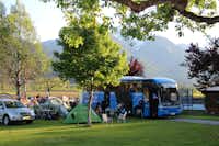 Familien-Camping Reiter  -  Wohnwagen- und Zeltstellplatz mit Blick auf die Berge auf dem Campingplatz