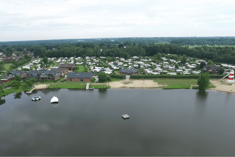 Familien-Campingplatz Forellensee  -  Luftaufnahme vom Campingplatz am See