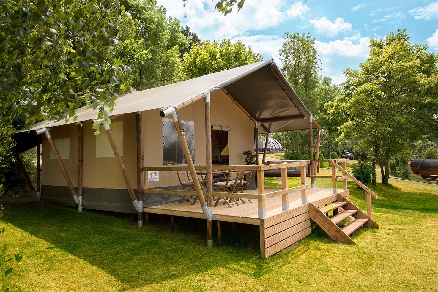 EuroParcs Biggesee  Familiencamping Biggesee-Waldenburg - Glamping-Zelt mit Terrasse