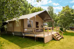 EuroParcs Biggesee Familiencamping Biggesee-Waldenburg - Glamping-Zelt mit Terrasse