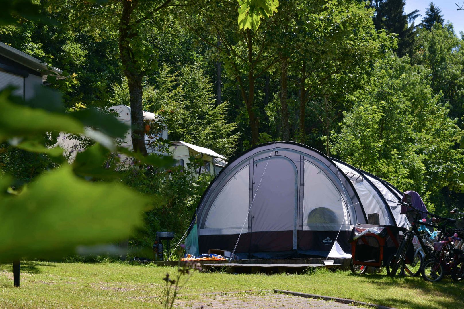 EuroParcs Biggesee  Familiencamping Biggesee-Waldenburg - Zeltplatz im Grünen