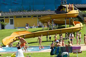 Familiencamping Oberdrauburg - Pool vom Campingplatz mit Wasserrutsche