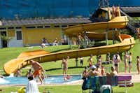 Familiencamping Oberdrauburg - Pool vom Campingplatz mit Wasserrutsche