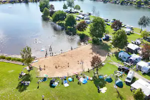 Überland Vlotho - Kinderspielplatz auf dem Campingplatz - Luftaufnahme des Campingplatzes mit Badestrand