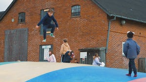 Jelling Familie Camping Family Camping Jelling - Lufttrampolin für Kinder auf dem Campingplatz