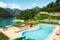 Family Wellness Camping Al Sole - Pool mit seeblick