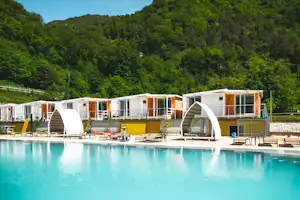 Family Wellness Camping Al Sole - mobilheimen mit poolblick auf dem Campingplatz