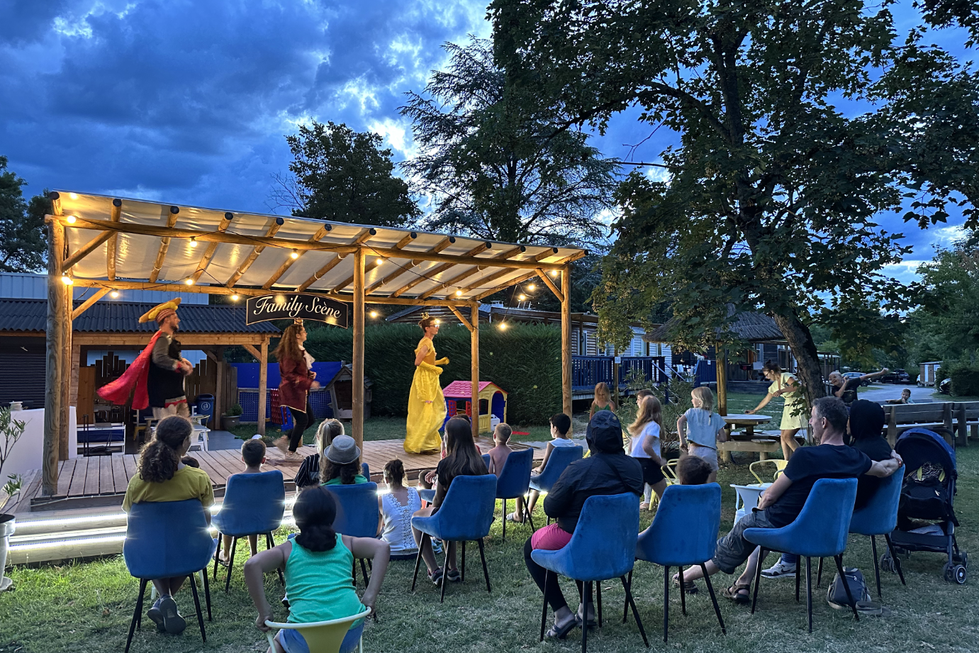 Family’s Camping Le Savoy - Kindertheatershows auf der Bühne