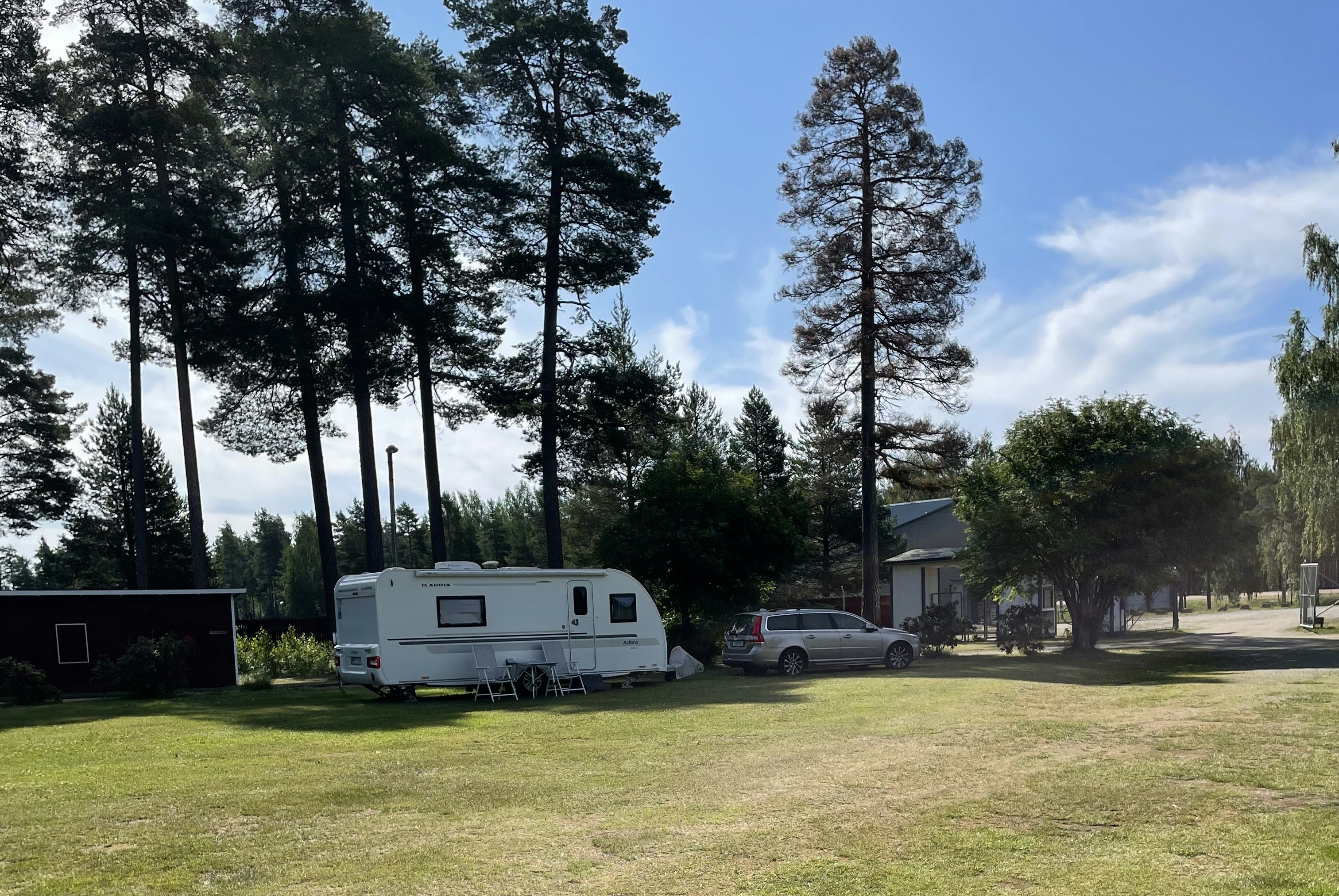 Färilaparken Camping - Wohnmobil- und Wohnwagenstandplätze auf der Wiese