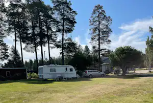 Färilaparken Camping - Wohnmobil- und Wohnwagenstandplätze auf der Wiese