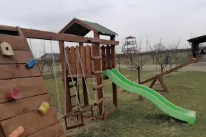 Farma 47 - Kinderspielplatz auf dem Campingplatz