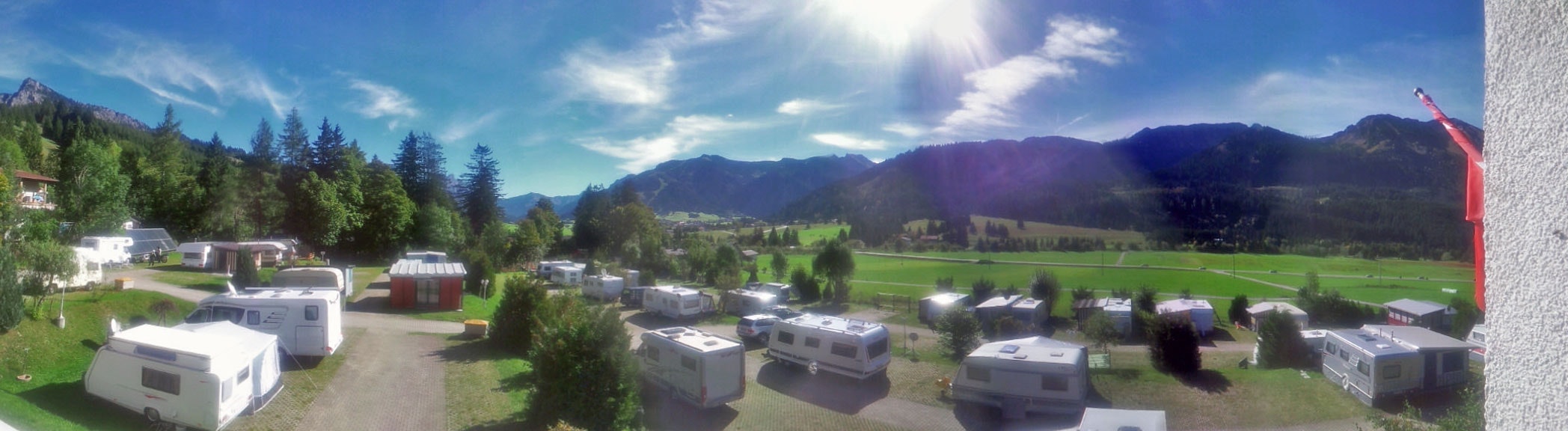 Ferienanlage Alpenwelt - Übersicht auf das gesamte Campingplatz Gelände 