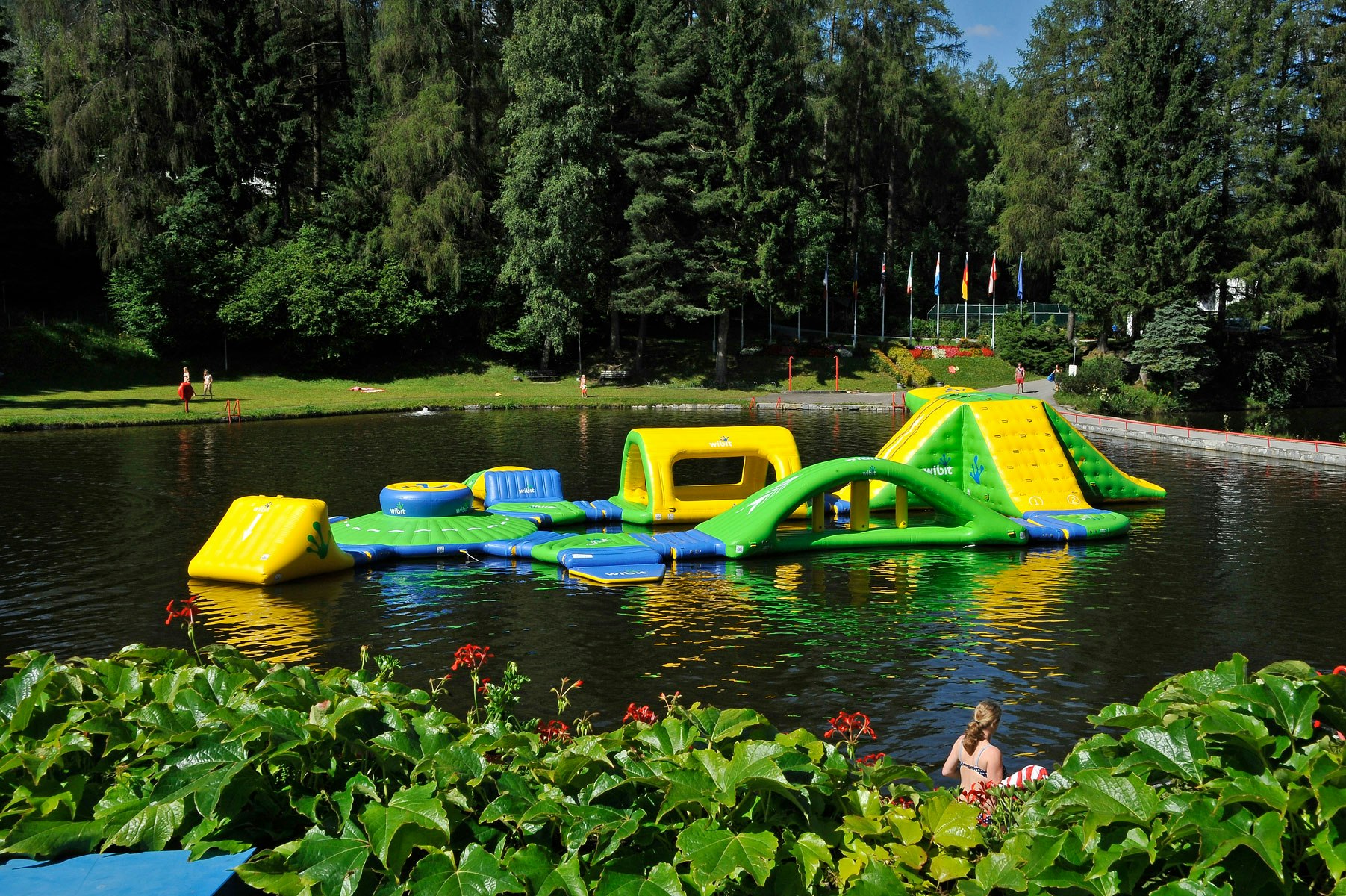 Ferienparadies Natterer See - Spielinsel auf dem See