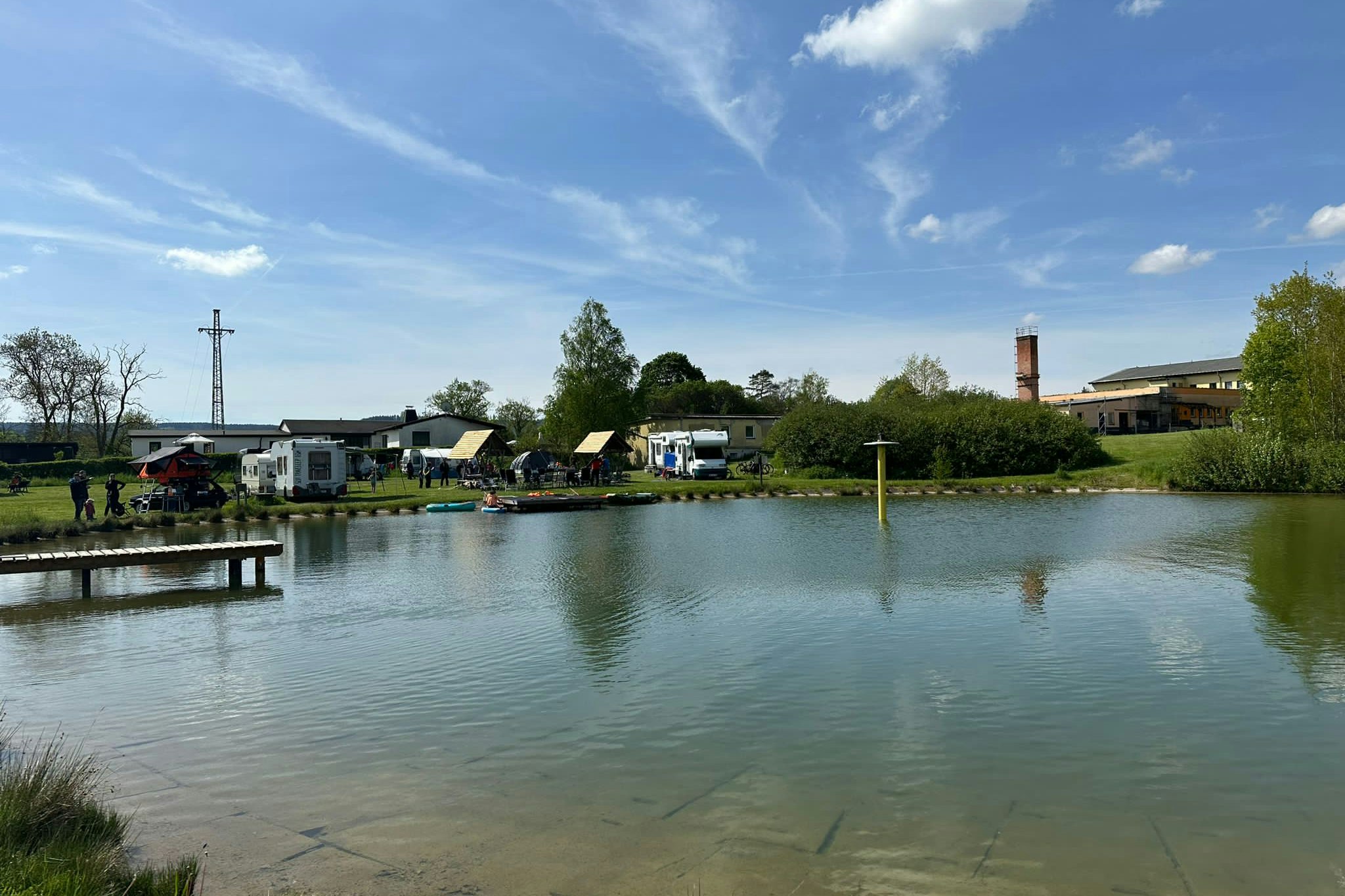 Ferienpark Campingplatz Saaldorf - Blick auf den See auf dem Campingplatz