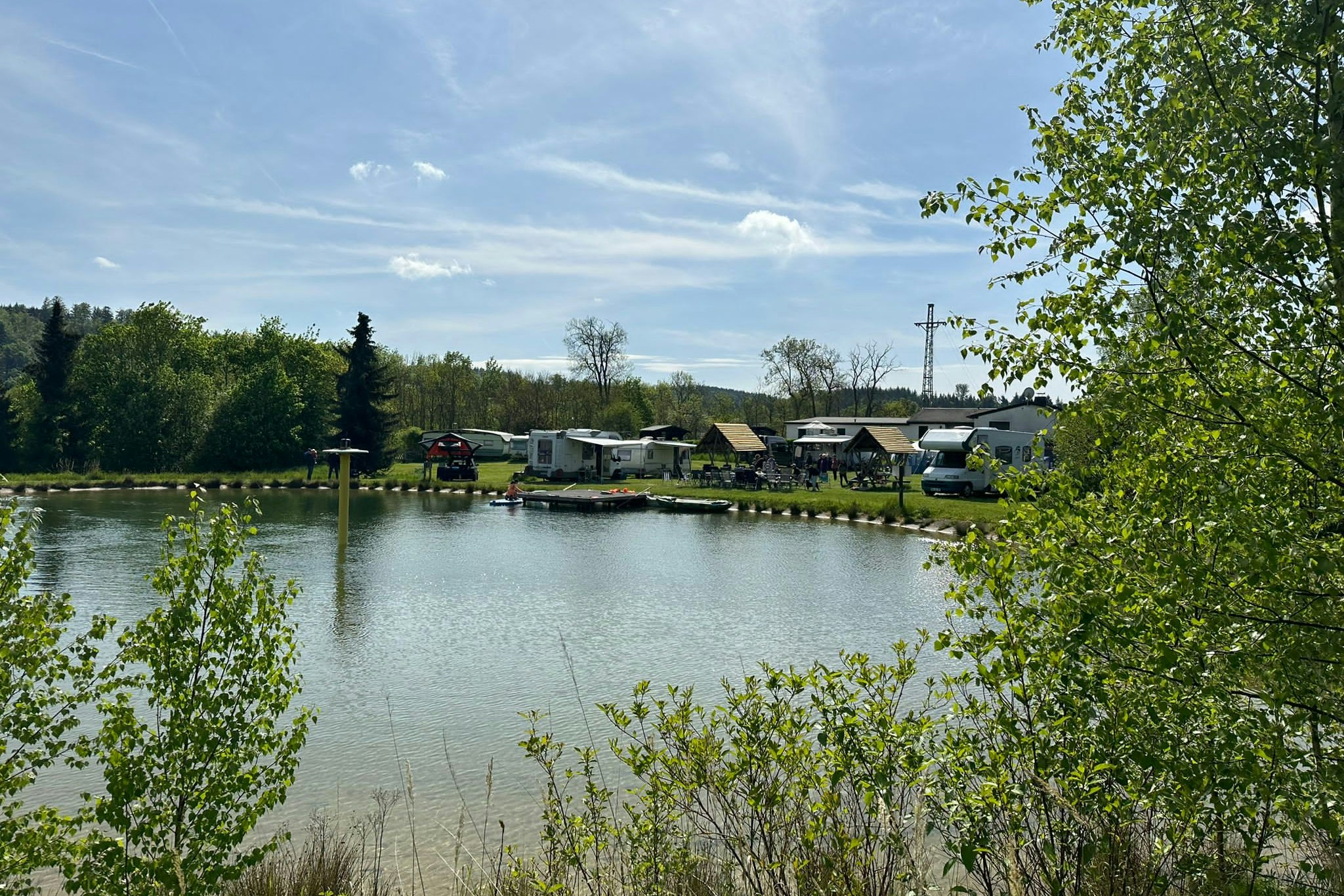 Ferienpark Campingplatz Saaldorf - Campingplatz am Ufer des Sees