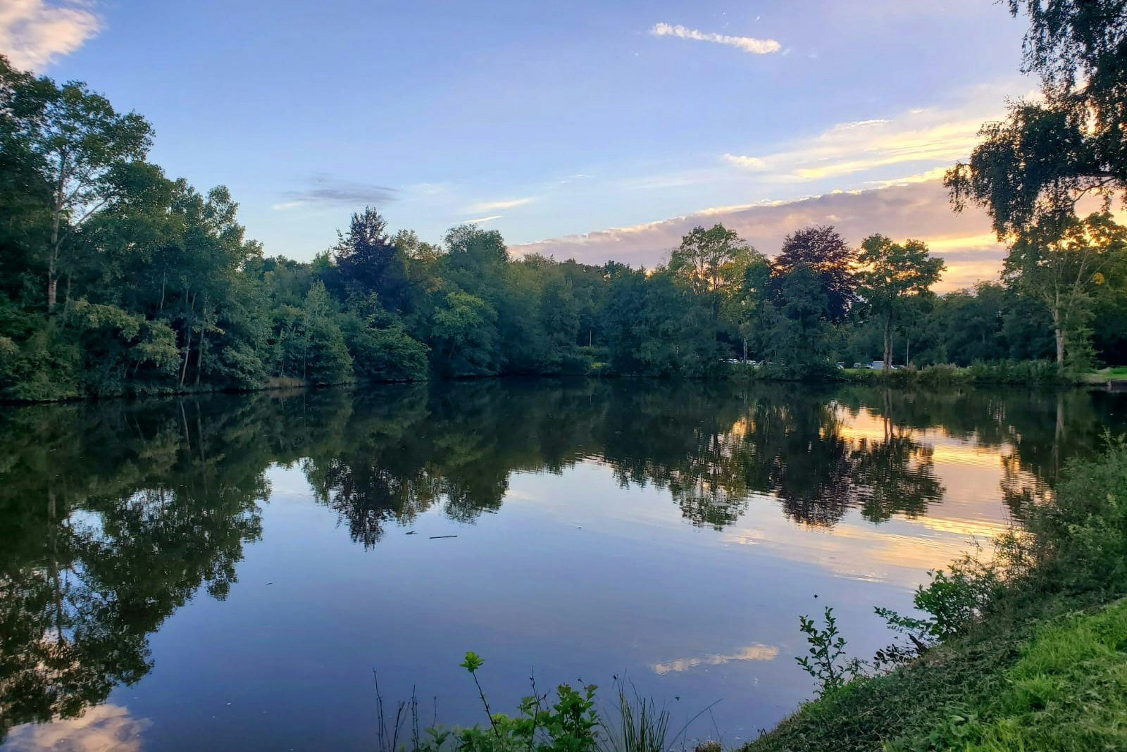 Ferienpark Gehaichnis - Sonnenuntergang über dem See am Campingplatz