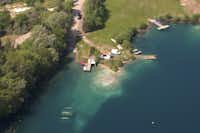 Ferienpark Kreidesee - Campingplatz mit Bootsanlegestelle am See aus der Vogelperspektive