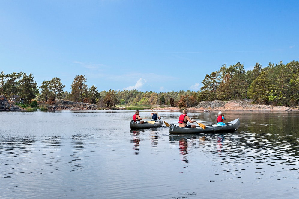 First Camp Gunnarsö -  Kajak fahrende Gäste