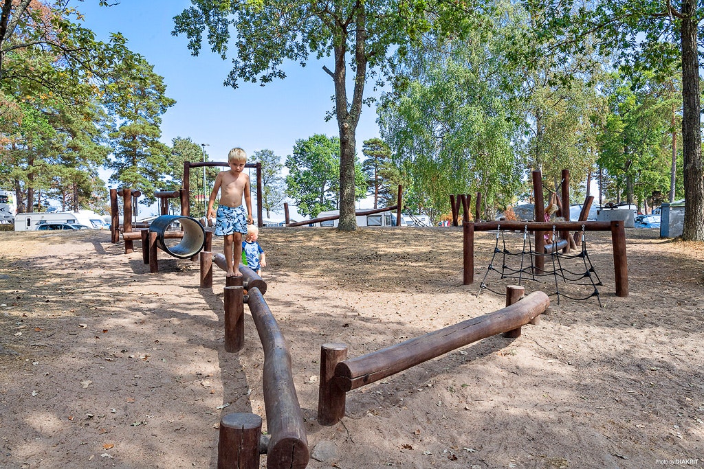 First Camp Gunnarsö - Campinganlage mit Spielplatz am Strand