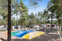 First Camp Åhus - Trampoline auf dem Kinderspielplatz auf dem Campingplatz