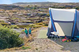 First Camp Kungshamn - Zeltplatz mit Blick in die Umgebung