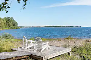 First Camp Arcus-Luleå - Sonnenliegen am Wasser
