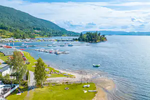 First Camp Norsjø - Telemark - Blick auf den Hafen am Campingplatz