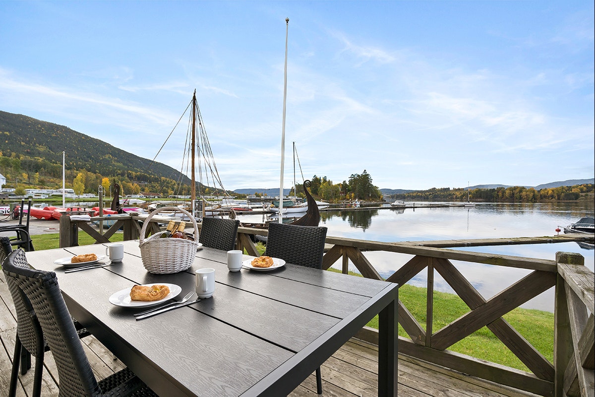 First Camp Norsjø - Telemark - Terrasse mit Blick auf den Hafen