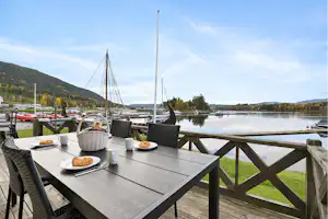 First Camp Norsjø - Telemark - Terrasse mit Blick auf den Hafen