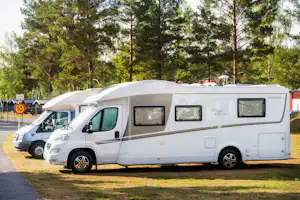 First Camp Skara Sommarland - Blick auf die Standplätze auf der Wiese
