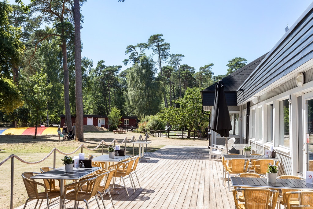First Camp Torekov - Veranda vom Restaurant auf dem Campingplatz