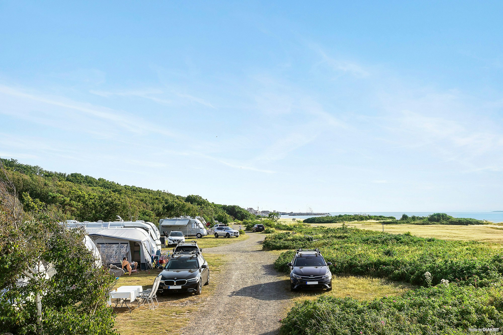 First Camp Torekov-Båstad - Blick auf die Stellplätze im Grünen