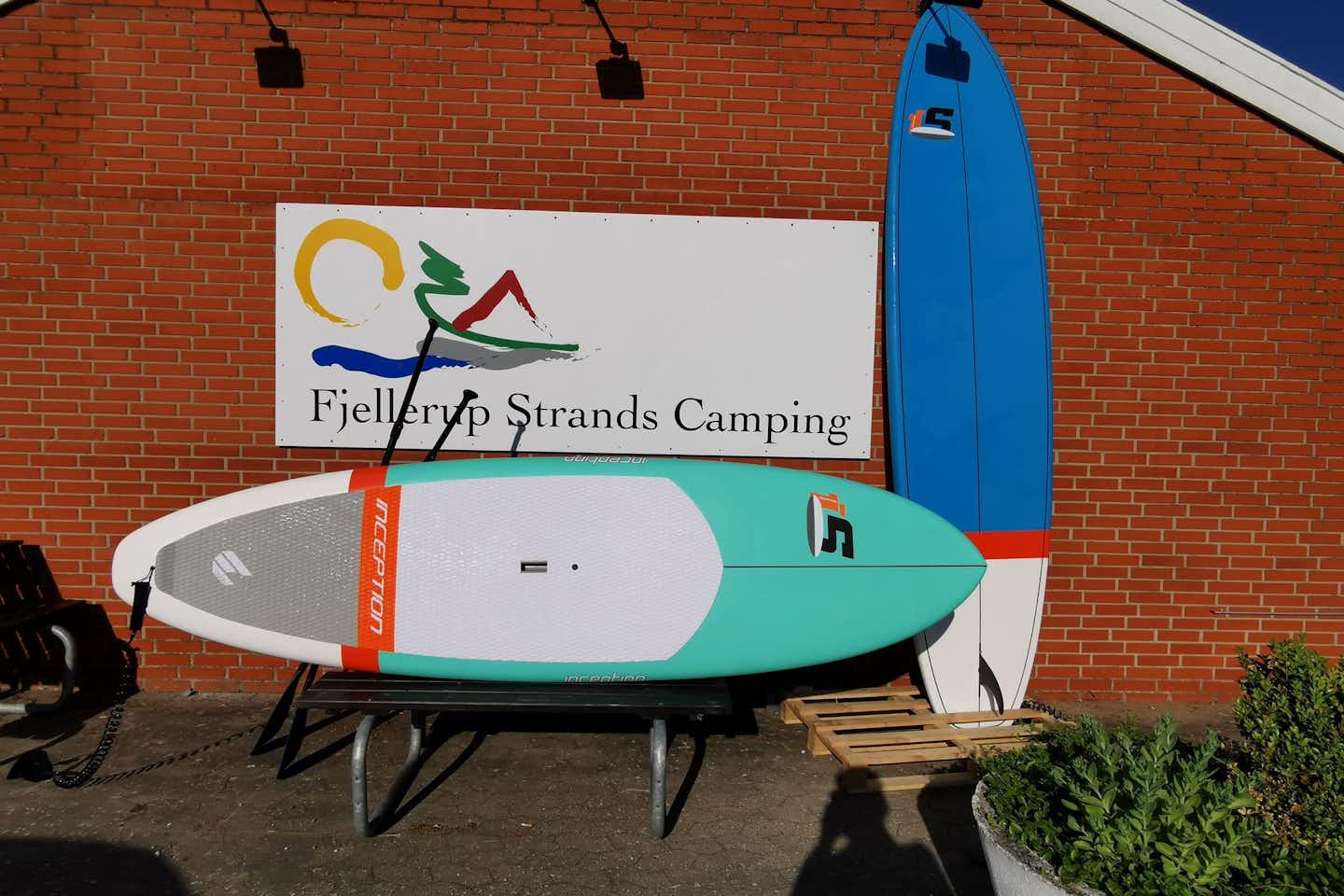 Fjellerup Strands Camping - Stand-Up-Paddleboard-Verleih auf dem Campingplatz