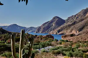 Camping El Portús FKK-Camping El Portús - Blick auf den Campingplatz am Meer