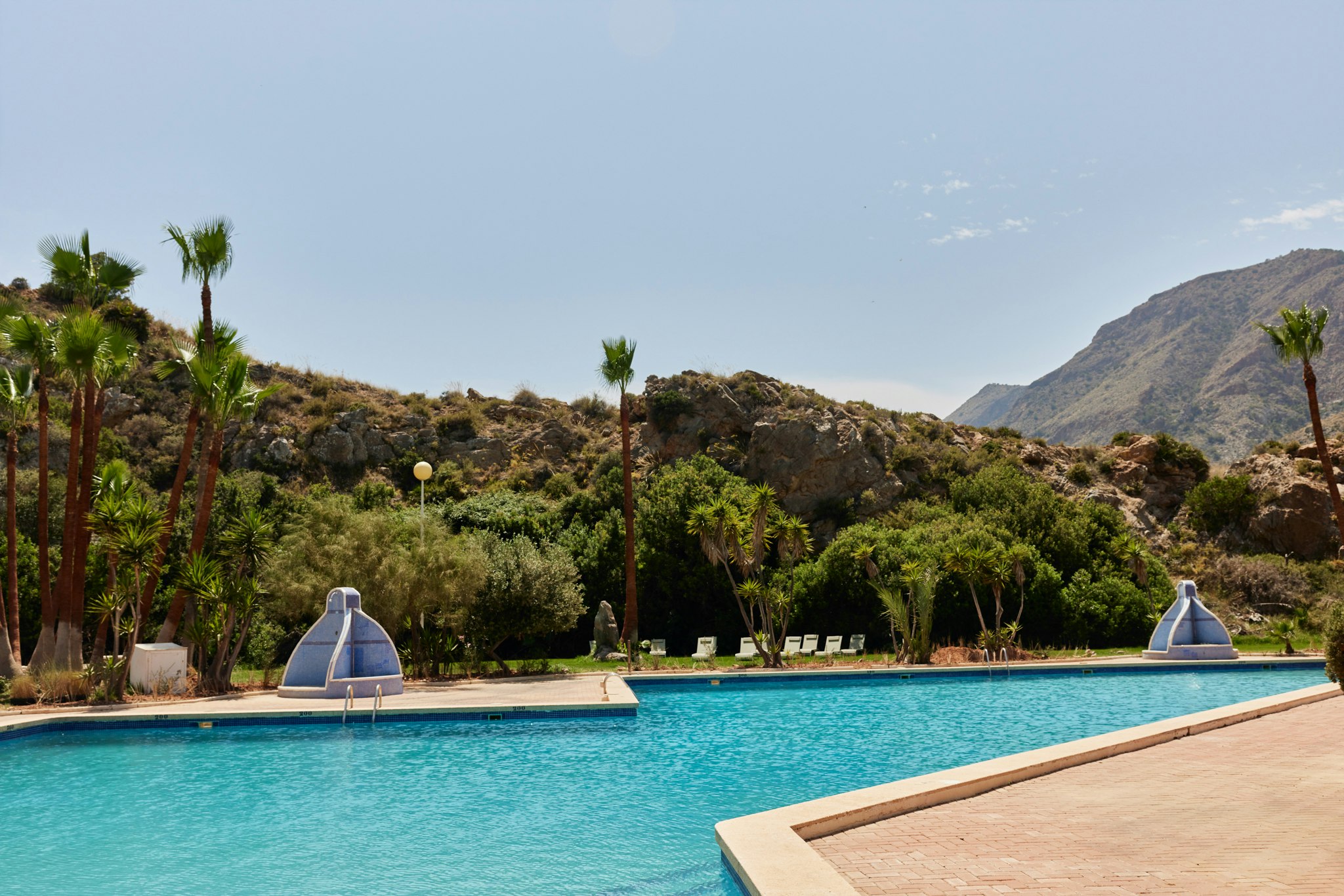 FKK-Camping El Portús - Pool im Freien auf dem Campingplatz