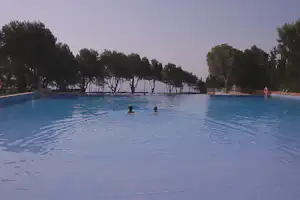 FKK Camping El Templo del Sol - Camper im Pool vom Campingplatz