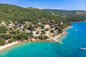 FKK-Camping Konobe - Panoramaansicht des Campingplatzes an der Küste