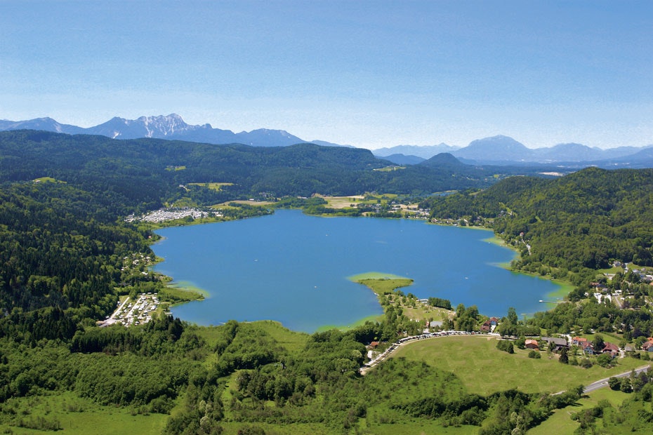 FKK Camping Müllerhof - Luftaufnahme vom Campingplatz, dem Keutschacher See und den Bergen