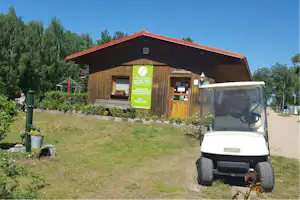 FKK Ferienidyll am Rätzsee - Eingangsgebäude mit Rezeption auf dem Campingplatz