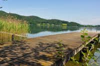 FKK-Groß-Camping Sabotnik - Steg am Keutschacher See auf dem Campingplatz