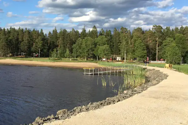 Flatenbadets Cottage and Camping