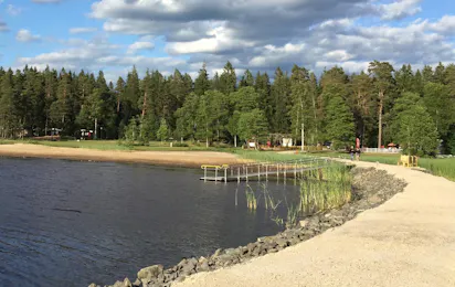 Flatenbadets Cottage and Camping
