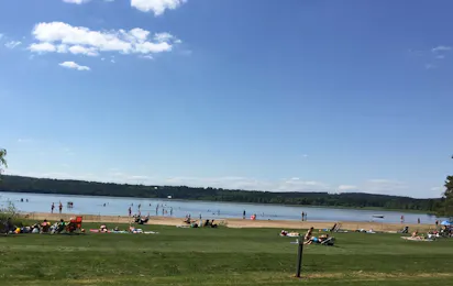 Flatenbadets Cottage and Camping